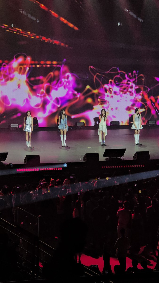 hajarunner's tweet photo. Seeing T-ARA live was a literal dream come true 😭 Thank you unnies for making my fangirl heart so happy 🥹🫶🏻#YellooConcert #TARA #TARAinKL #Queens https://t.co/iAMXm3xdp7