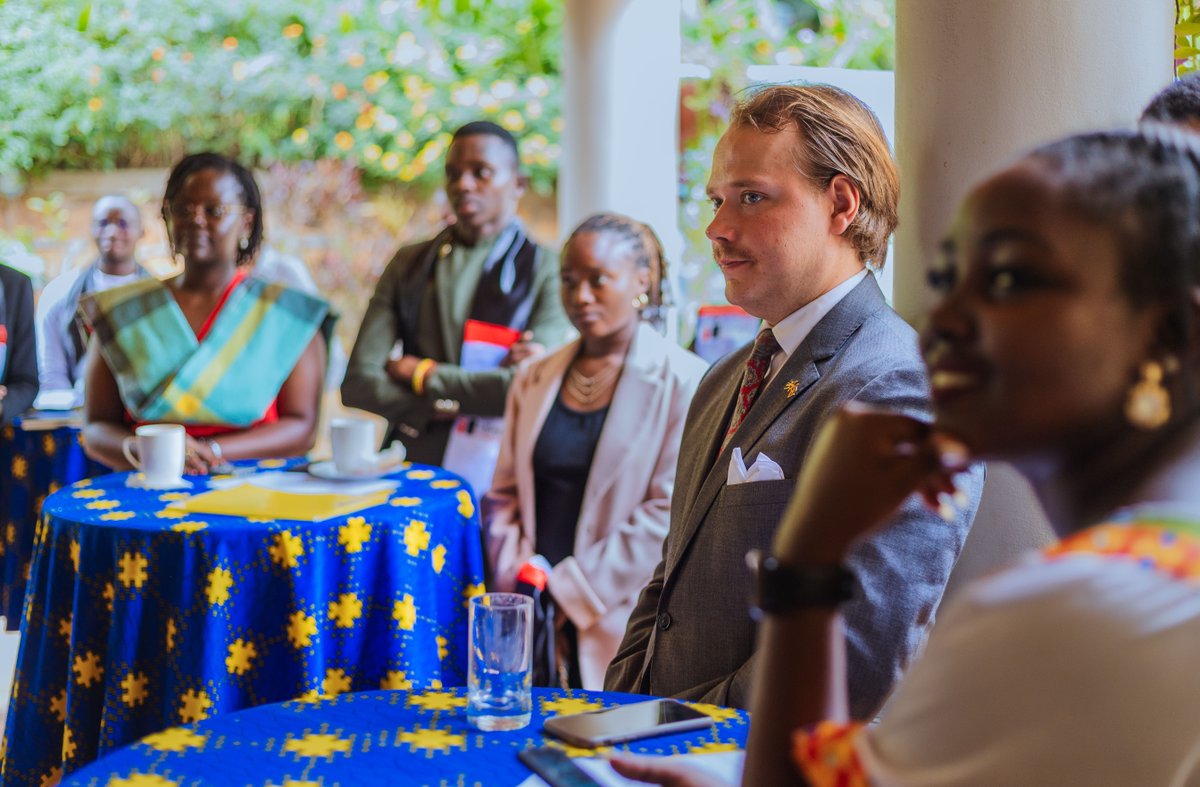 SwedeninUG's tweet photo. 🎓The Swedish Embassy in Kampala 🇸🇪 celebrated the graduation of the Uganda Public Leadership Program fellows!🎉

In partnership with @TheLeadershipN &amp; International Youth Think Tank, the program empowers youth with leadership skills &amp; a vision for public service.

#TeamSweden 🇸🇪 https://t.co/iPSkooBZMA