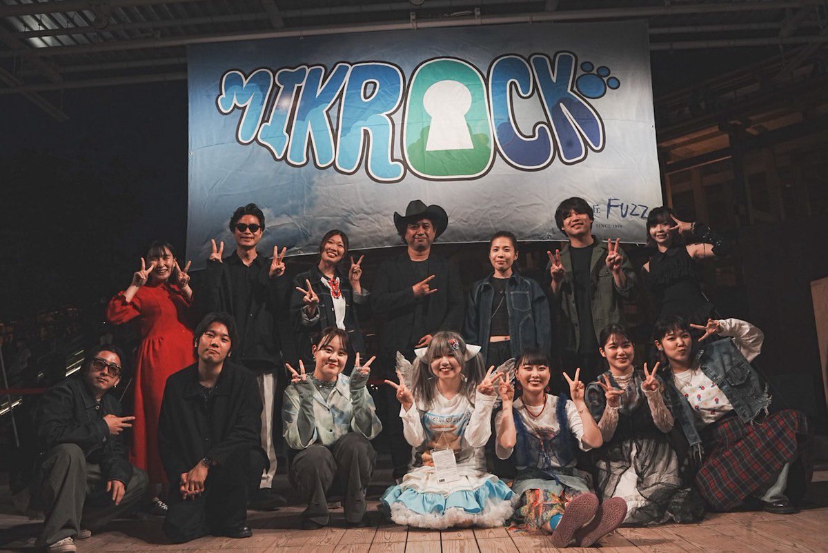 ktnsmire's tweet photo. ファンのみんなが盛り上げてくれたおかげで初めましての方に沢山出会えた😭✨
久々のゆきまちさんサポートも楽しかった◎
感動して泣いてくれてる子や感想を伝えてくださる方が沢山いて私が感動🥲♡
大屋根リングの上やパビリオンの列まで届いてたらしい！ﾔｯﾀﾈ!
MIKROCKありがとうございました🎪 https://t.co/mSoum0kxBk