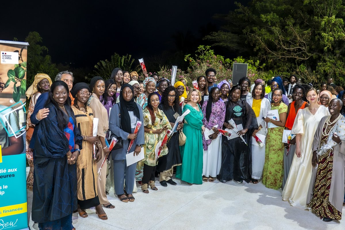 France au Sénégal 🇫🇷🇪🇺 (@franceosenegal) on Twitter photo 150 femmes dirigeantes et acteurs de l’entreprenariat se sont réunis aux côtés de l'ambassadrice <a href="/chfages/">Christine Fages</a> 🇫🇷 pour célébrer l'#EntrepreneuriatFéminin, à l'occasion de la clôture du programme SUNS.
Transformer des idées en entreprises, et des entreprises en leviers de croissance : 150 femmes dirigeantes et acteurs de l’entreprenariat se sont réunis aux côtés de l'ambassadrice <a href="/chfages/">Christine Fages</a> 🇫🇷 pour célébrer l'#EntrepreneuriatFéminin, à l'occasion de la clôture du programme SUNS.
Transformer des idées en entreprises, et des entreprises en leviers de croissance :