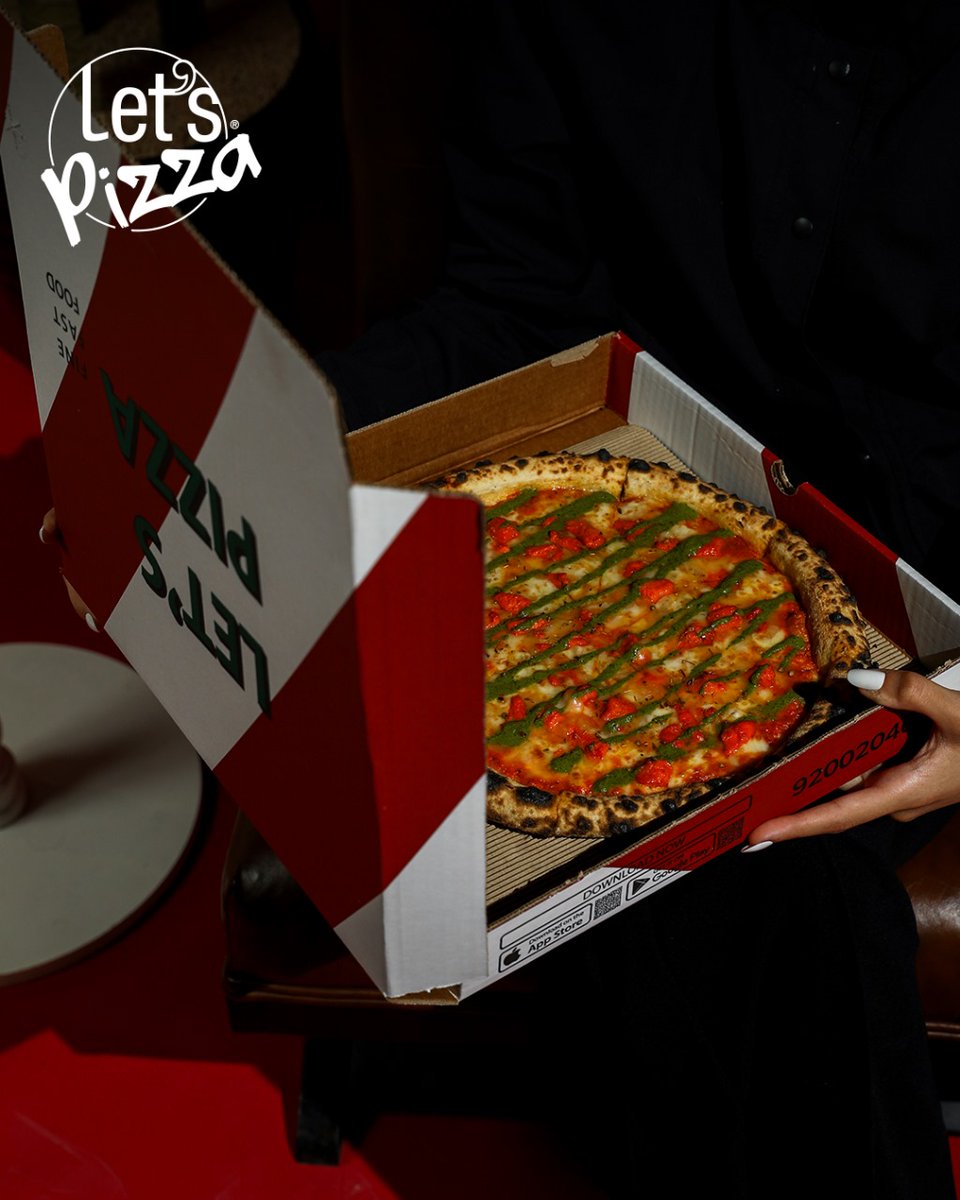 Butter Chicken Pizza speaks your language.🍗🔥
#LetsPizza 
Order Now 😍 
onelink.to/7y6hv6