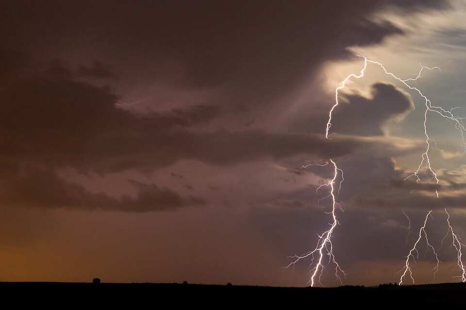 45Rohit_sharma's tweet photo. Thundersquall⛈️
Thundersquall with wind speed reaching(50-60kmph) very likely at isolated places over Haryana, Chandigarh, Delhi, Punjab, Rajasthan, Uttarakhand and West Uttar Pradesh.🌩️
#WeatherReport #DelhiRains #Noida #Thunderbolts #Thundersquall https://t.co/9ifaqRHPR1