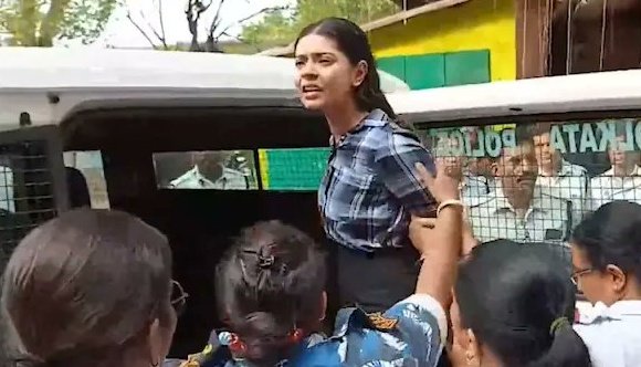 BIG NEWS 🚨 Kolkata Police registers FIR against Wajahat Khan for insulting Hindu Gods.

Assam Police was also preparing to arrest him.

Wajahat Khan's complaint led to the arrest of law student Sharmishta Panoli.

But he himself has been found to have abused Hindu deities in the