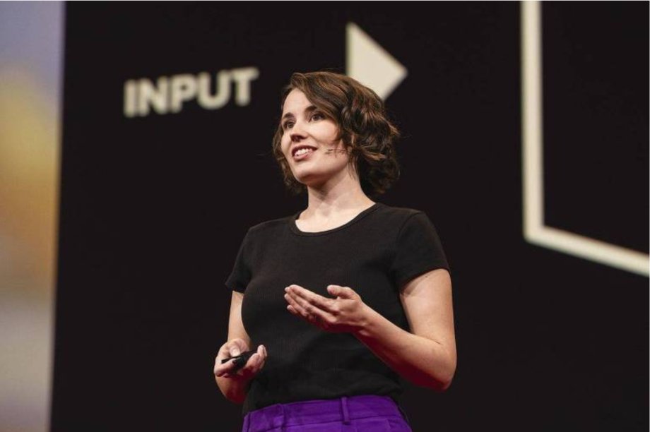 Helen Toner, former OpenAI director, says AI has already transformed the economy in the same way the internet did. She warns of the risks of autonomous systems without clear governance.

Are we ready for what's next?

#AI #OpenAI #TechEthics #AI