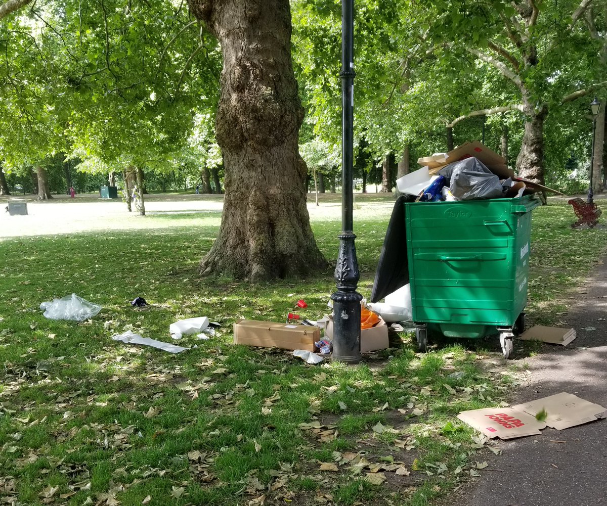 nearly 10.30 am. Come on guys! #batterseapark. <a href="/batterseapark/">Friends of Battersea Park</a> #rubbish #parks <a href="/wandsworth/">Wandsworth Conservatives</a>