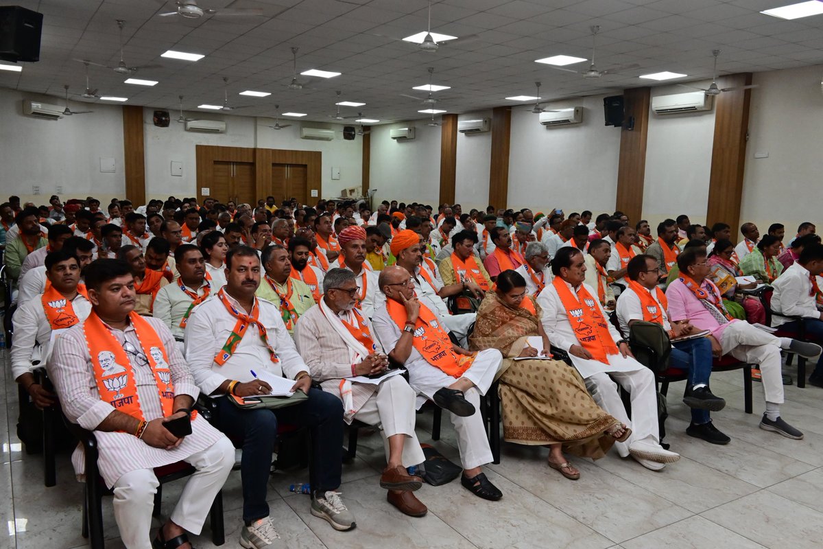 BJP Rajasthan (@bjp4rajasthan) on Twitter photo जयपुर स्थित भाजपा प्रदेश मुख्यालय में आज मोदी सरकार के 11 साल "संकल्प से सिद्धि तक" अभियान की कार्यशाला आयोजित हुई।
इस दौरान मुख्यमंत्री श्री <a href="/BhajanlalBjp/">Bhajanlal Sharma</a> , प्रदेश अध्यक्ष श्री <a href="/madanrrathore/">Madan Rathore</a> , प्रदेश उपाध्यक्ष श्री सीआर चौधरी, श्री मुकेश दाधीच, श्री अजयपाल सिंह, श्री नाहर सिंह जयपुर स्थित भाजपा प्रदेश मुख्यालय में आज मोदी सरकार के 11 साल "संकल्प से सिद्धि तक" अभियान की कार्यशाला आयोजित हुई।
इस दौरान मुख्यमंत्री श्री <a href="/BhajanlalBjp/">Bhajanlal Sharma</a> , प्रदेश अध्यक्ष श्री <a href="/madanrrathore/">Madan Rathore</a> , प्रदेश उपाध्यक्ष श्री सीआर चौधरी, श्री मुकेश दाधीच, श्री अजयपाल सिंह, श्री नाहर सिंह