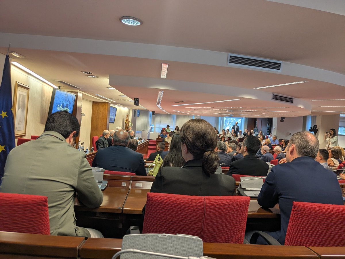 Hoy es un día doblemente especial. Desde <a href="/AyudaIglesNeces/">Ayuda a la Iglesia Necesitada</a> hoy acompañando los 55 premios #Bravo2024 de <a href="/CECS_CEE/">CECS</a>, entre otros premiados,  <a href="/RadioMariaSpain/">Radio María España</a> y las parroquias que ayudaron durante la Dana. Muchas felicidades a todos los premiados. Y está tarde a celebrar mi 55 🎂:)