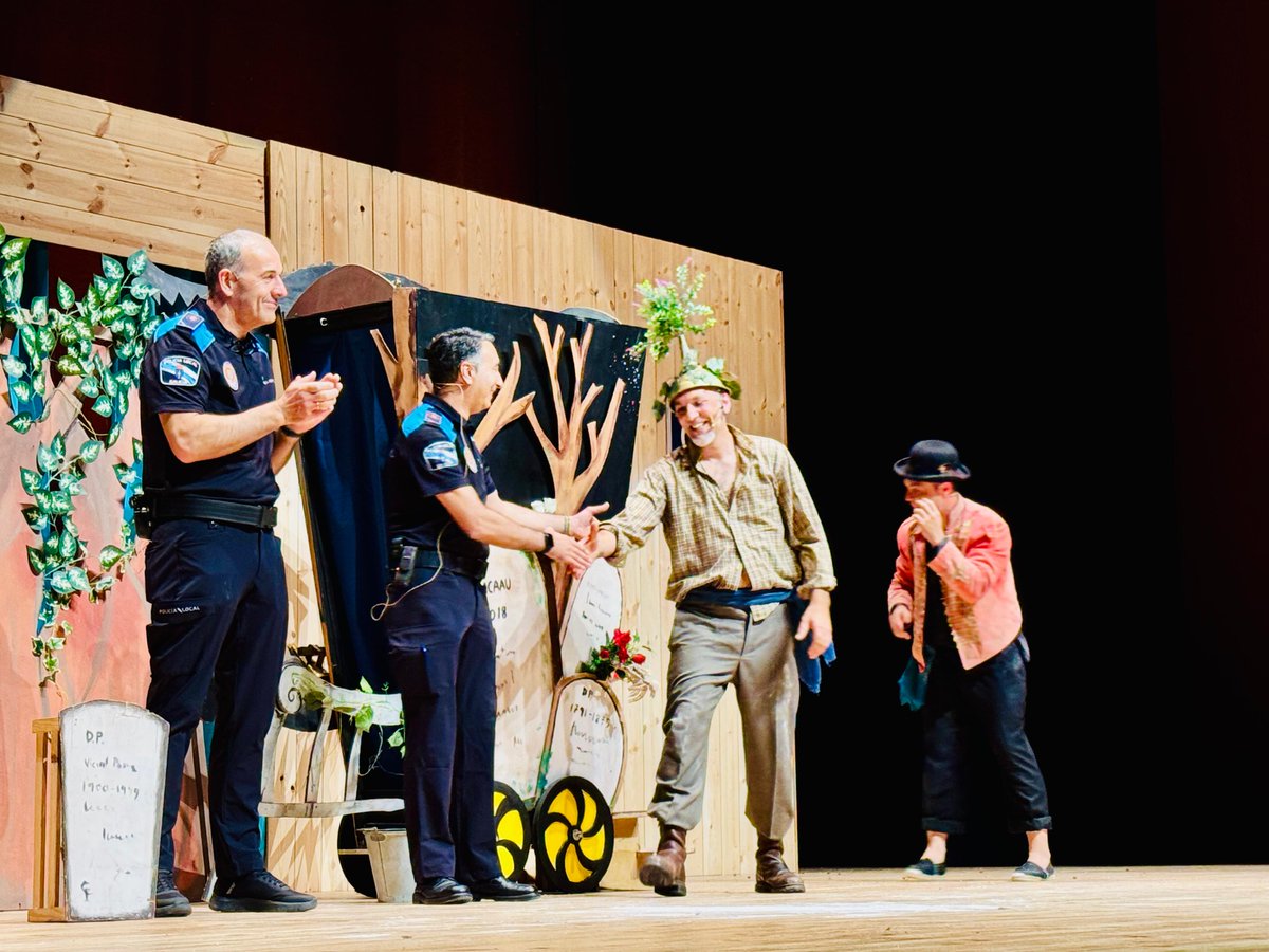 👮‍♀️Máis de 500 rapaces e rapazas dos centros educativos de Santiago participaron esta mañá na VII Gala pola Seguridade Viaria, organizada pola Policía Local como peche ás actividades de Educación Viaria que se desenvolven ao longo do curso

➕info 👉i.gal/C4BOv