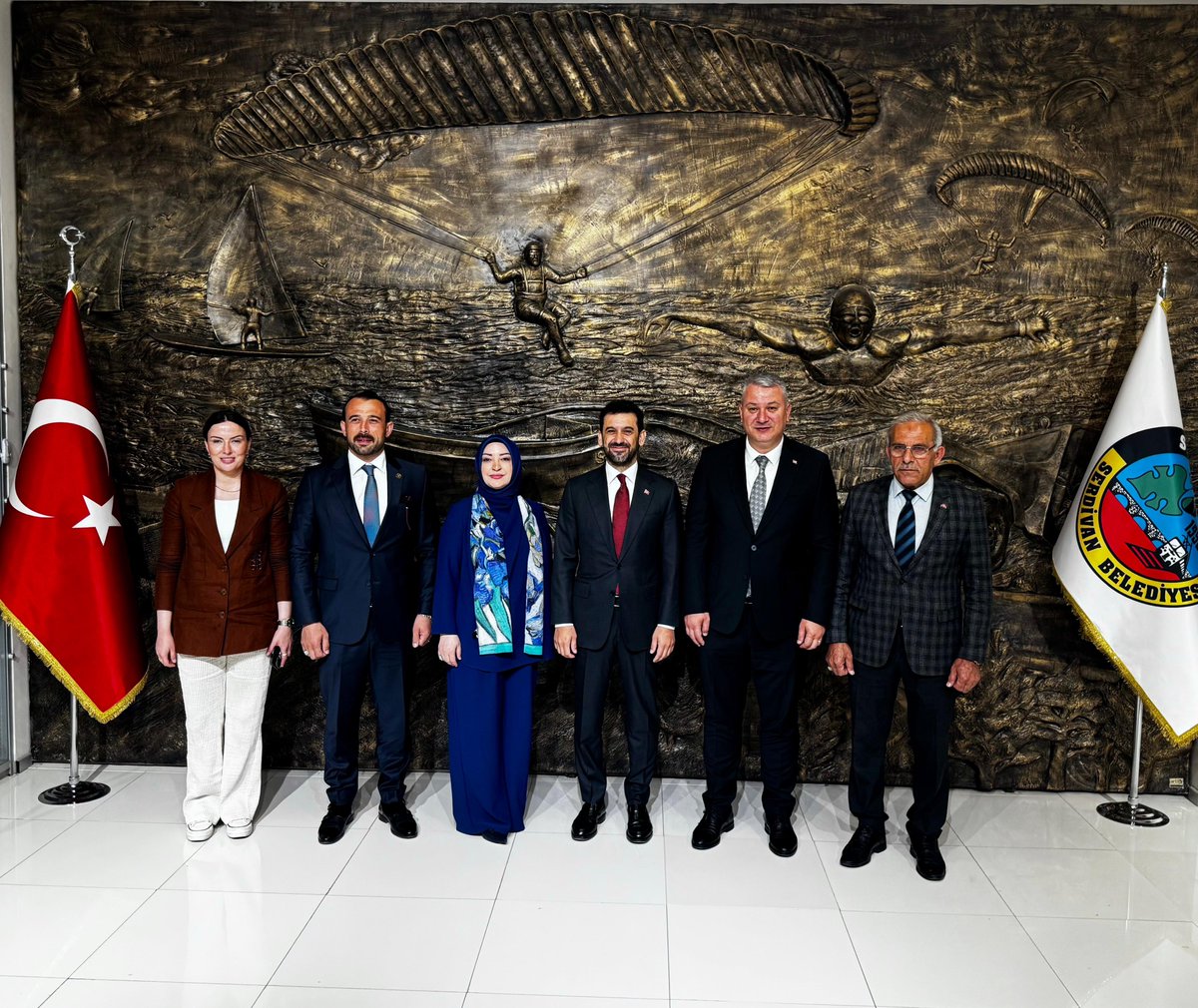 📍Serdivan

Bir dizi temas kapsamında bulunduğumuz Serdivan ilçemizde, Serdivan Belediyemizi ziyaret ederek AK Parti Sakarya Milletvekilimiz, TBMM Kadın Erkek Fırsat Eşitliği Komisyonu Başkanı Sayın Çiğdem Erdoğan ve ilçe teşkilat mensuplarımızın katılımıyla çok değerli bir