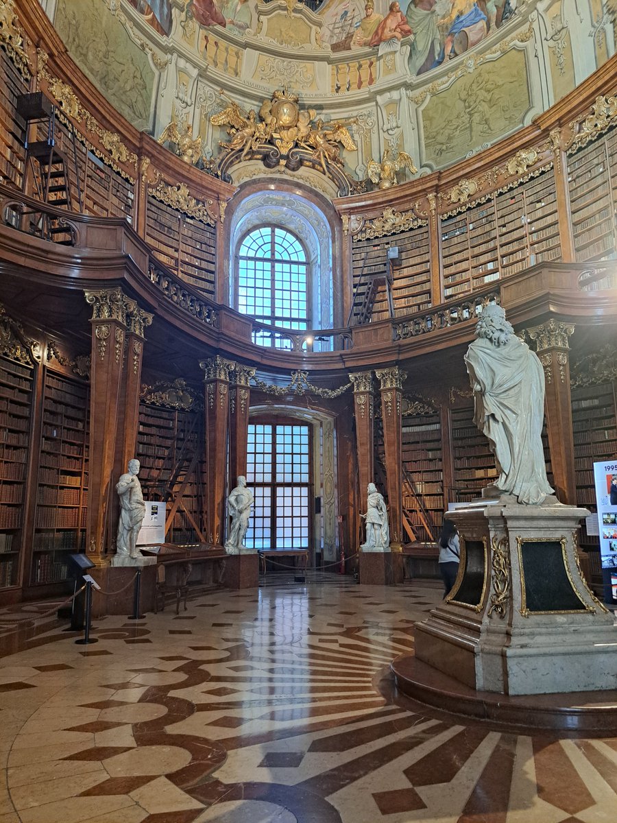 When you are in Vienna, you really have to visit the Austrian National Library. With over 200.000 historical books, the state hall (Prunksaal) is one of the most beautiful library halls in the world.
#libraries #historicalbooks #austriannationallibrary