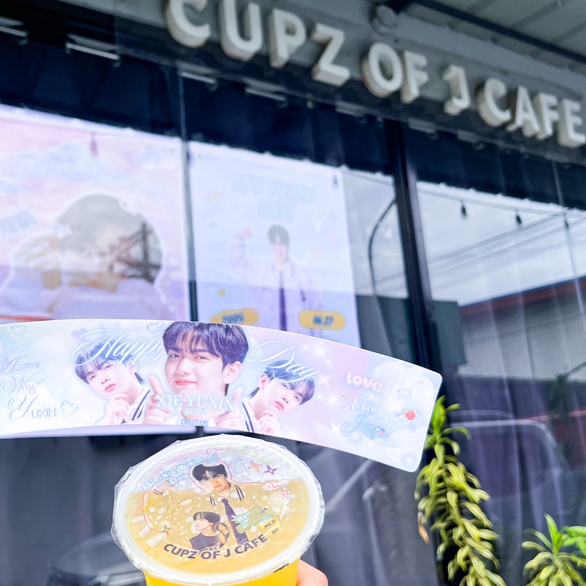 CupzofJCafe's tweet photo. 🎉 Happy Yuxin Day in Davao City🎂

Thank you  for celebrating Yuxin's birthday at
Cupz of J Cafe!🥳🥳

#Yuxin #XIEYUXIN #Universeleague #TeamRhythym #유니버스리그 #XIE_YUXIN #시에위신 #解雨鑫  #보이즈2플래닛 #ボイプラ2
For more info:
@XieYuxinFanpage https://t.co/EhDOvlnClB