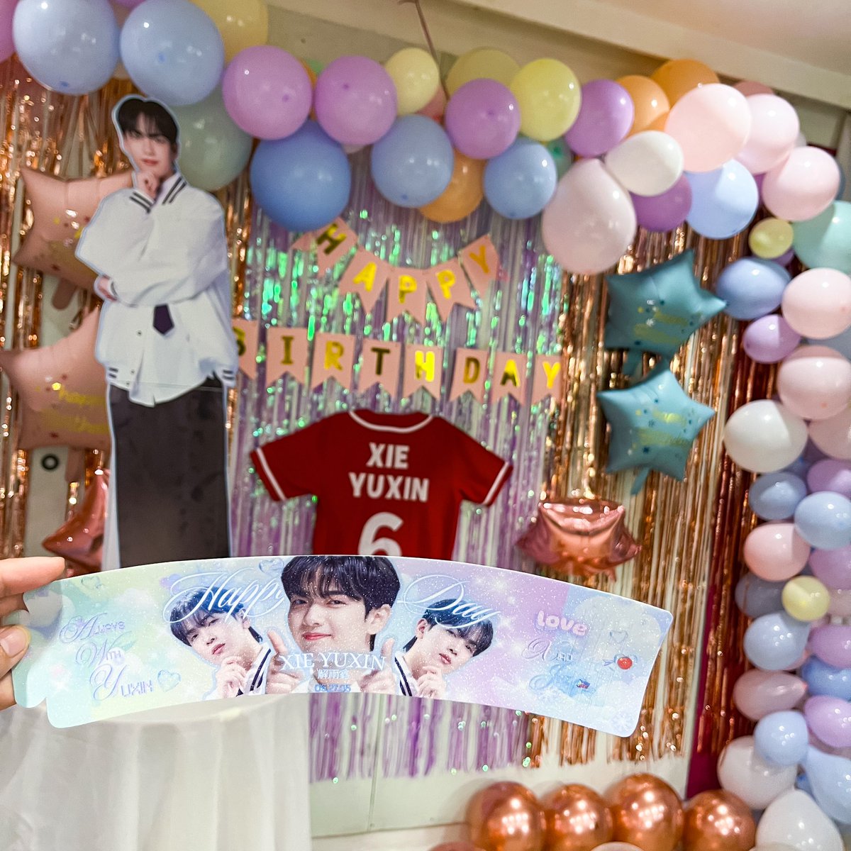 CupzofJCafe's tweet photo. 🎉 Happy Yuxin Day in Davao City🎂

Thank you  for celebrating Yuxin's birthday at
Cupz of J Cafe!🥳🥳

#Yuxin #XIEYUXIN #Universeleague #TeamRhythym #유니버스리그 #XIE_YUXIN #시에위신 #解雨鑫  #보이즈2플래닛 #ボイプラ2
For more info:
@XieYuxinFanpage https://t.co/EhDOvlnClB