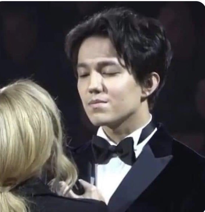 Аминат► DQ♩ (@mnmnm22mnm) on Twitter photo <a href="/OlgaDear1/">OlgaDear</a> What a huge heart Dimash must have to accept and feel the emotions of enthusiastic fans around the world who fell in love with him.
DIMASH NEW MEETING
TWO UNUSUAL VOICES
DIMASH AND LARA FABIAN
#LondonConcert <a href="/OlgaDear1/">OlgaDear</a> What a huge heart Dimash must have to accept and feel the emotions of enthusiastic fans around the world who fell in love with him.
DIMASH NEW MEETING
TWO UNUSUAL VOICES
DIMASH AND LARA FABIAN
#LondonConcert