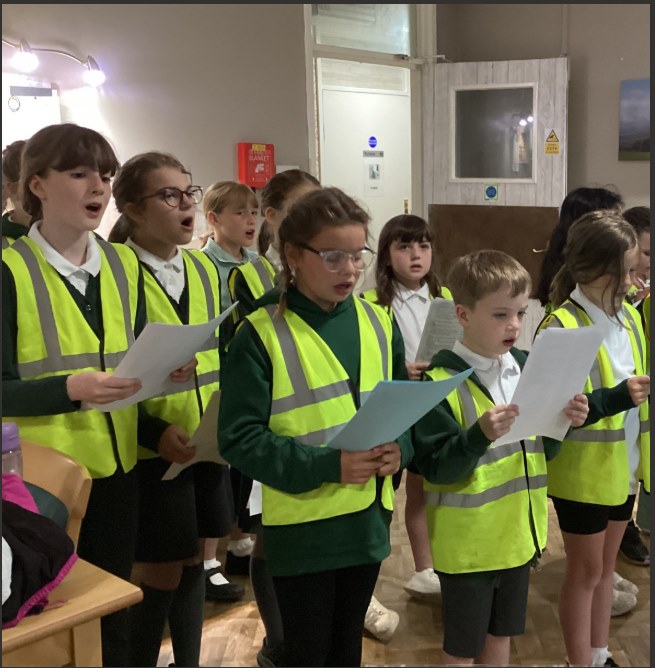 GrangeJunior's tweet photo. The Junior School Choir took a walk to a local care home this week and performed a range of songs for their residents, including 'Mamma Mia', 'Here Comes the Sun', and 'Somewhere Over the Rainbow'. The children sang beautifully. We look forward to returning to perform again. https://t.co/WQMaSNY7dB
