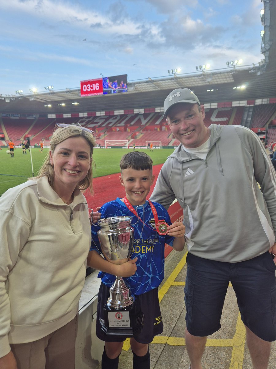 Amazing weekend supporting Charlie &amp; his PFTF Academy Teammates at <a href="/SouthamptonFC/">Southampton FC</a> Cup &amp; such a thrill to see him play at St Mary's Stadium. Always nice when it's topped off with a bit of silverware!😄