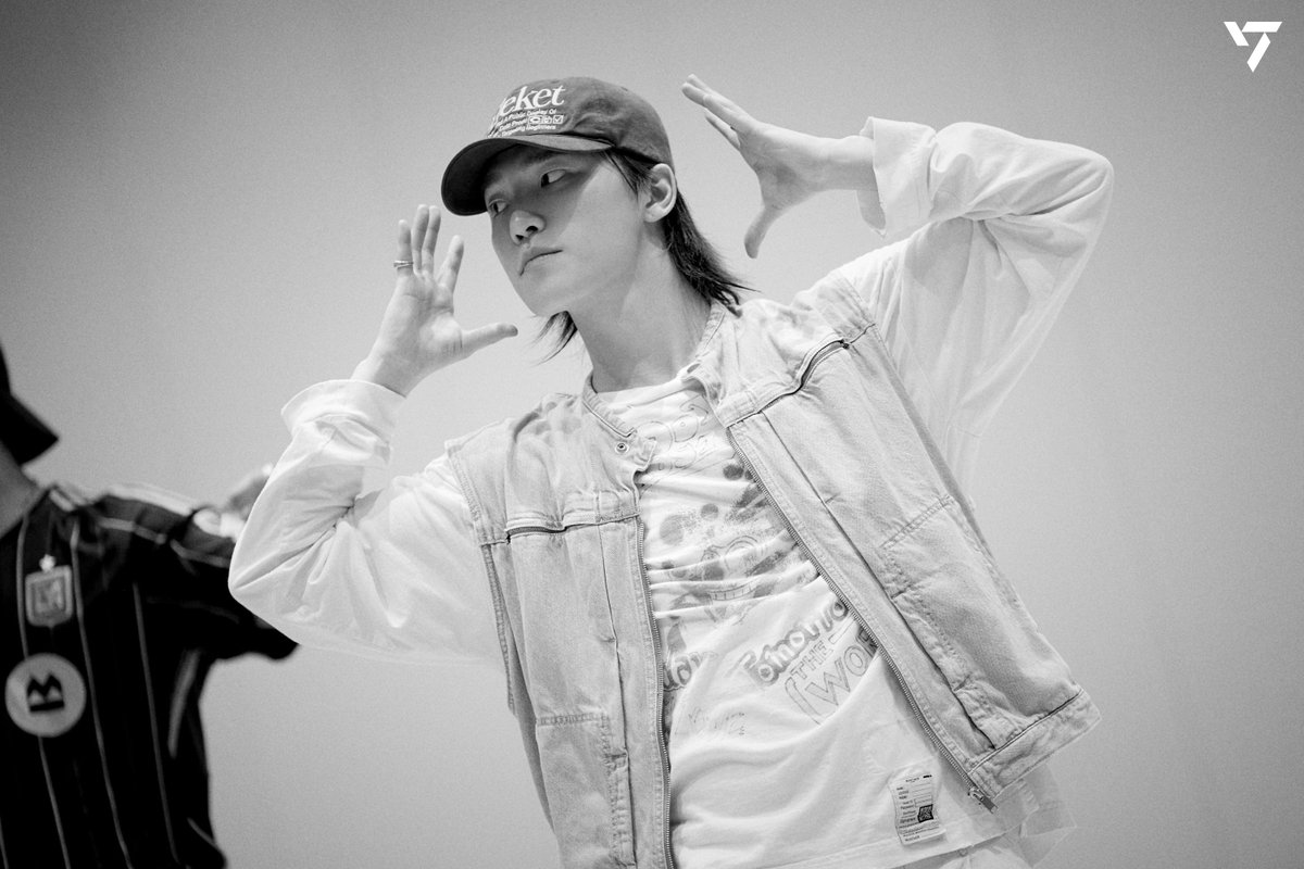 익숙한 모자..익숙한 삐에로..익숙한 조끼...
ㅋㅋㅋㅋㅋㅋㅋㅋㅋㅋㅋㅋ남자아이 참 투명하다