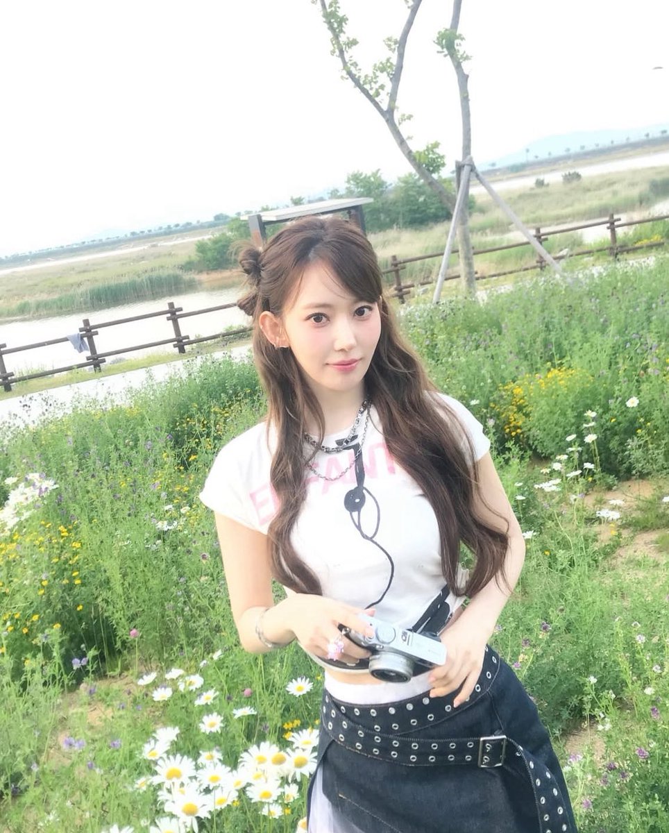 ほんっとにお姫様すぎます、、՞ ̥_  ̫ _ ̥՞🤍
可愛いしか出てこない…
 #宮脇咲良 #SAKURA