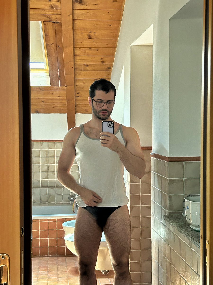 Giorgitooo's tweet image. The vibe I bring to the function