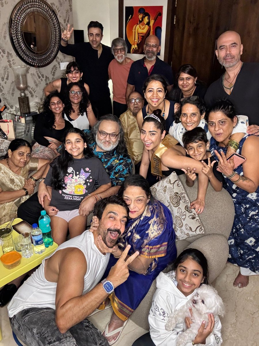 SamitaBangargi's tweet photo. Celebration with family!!❤️ Thank you all for your love and birthday wishes. 
#blessed #gratitude https://t.co/TG0fjl9Gx7