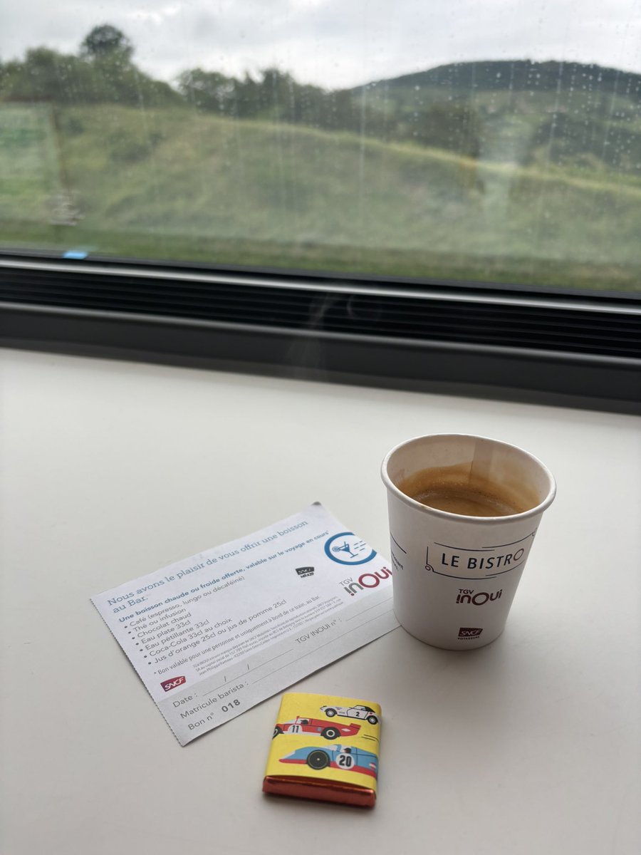 Merci  pour le café offert par Sophie du #TGVINOUI  (Paris/Avignon) Et pourquoi ce « bon point » ? j’ai simplement dit à ma « voisine du jour 😶» de se calmer suite à son pétage plomb car la Clim était trop forte… pour elle (il faisait bon ds le wagon) Bref 😘 à Sophie