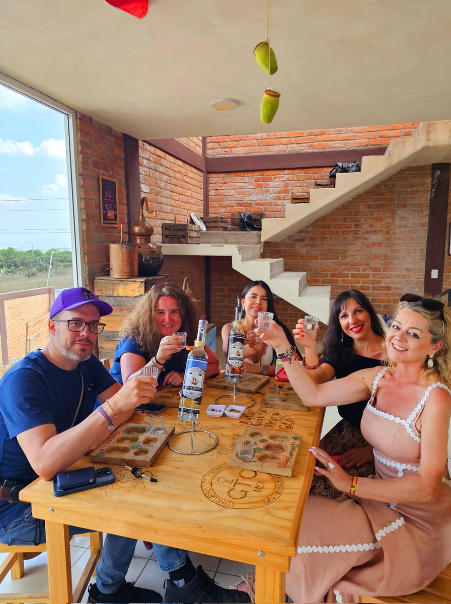 Descubrir Cuanax... El primer mezcal artesanal y ancestral de <a href="/guanajuato/">Guanajuato México</a> . Una visita súper completa en la que descubrirás todo el proceso de elaboración y hasta podrás participar en el ! Broche final con cata de mezcal! #Guanajuato