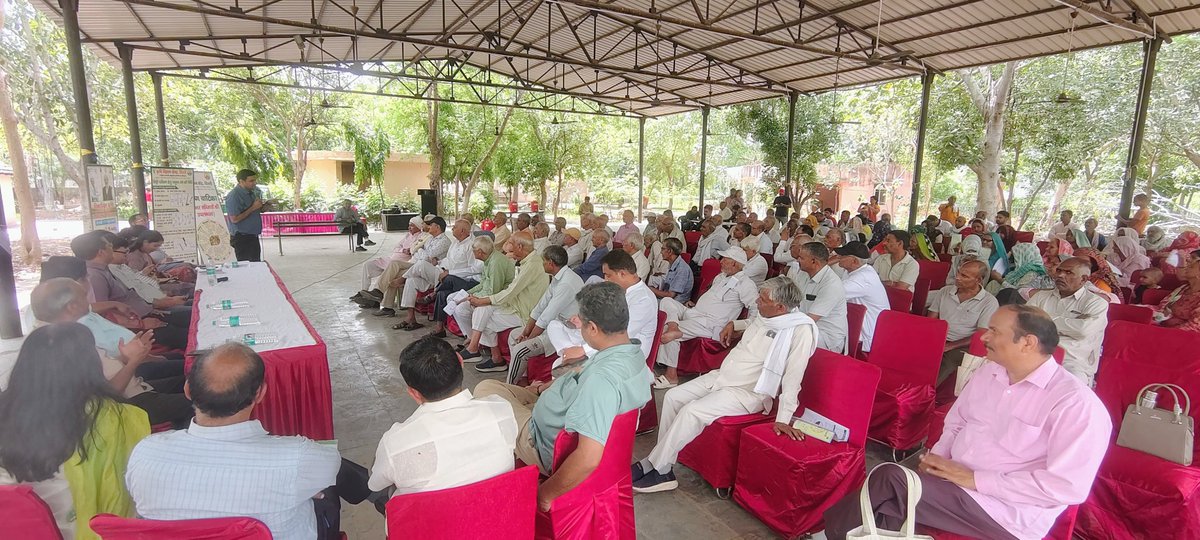 iaripusa1's tweet photo. वैज्ञानिक किसान के द्वार।
बाहरी दिल्ली के गांवों में टीम ICAR - IARI किसानों के संग
#ViksitKrishi 
@ChouhanShivraj @OfficeofSSC @icarindia https://t.co/qTrQSa7Frc