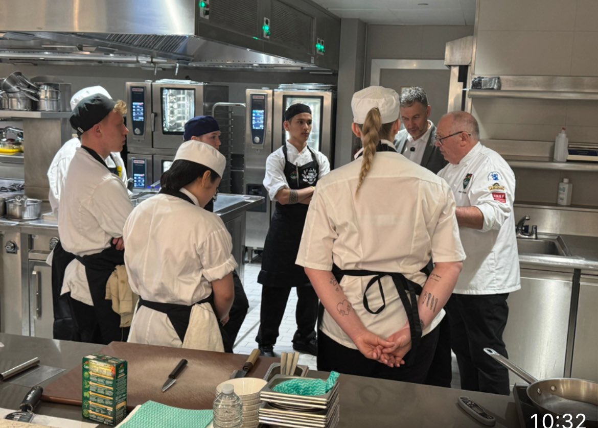 First heat briefing .. #risotto, stand by! <a href="/RisoGalloUK/">RisoGalloUK</a>