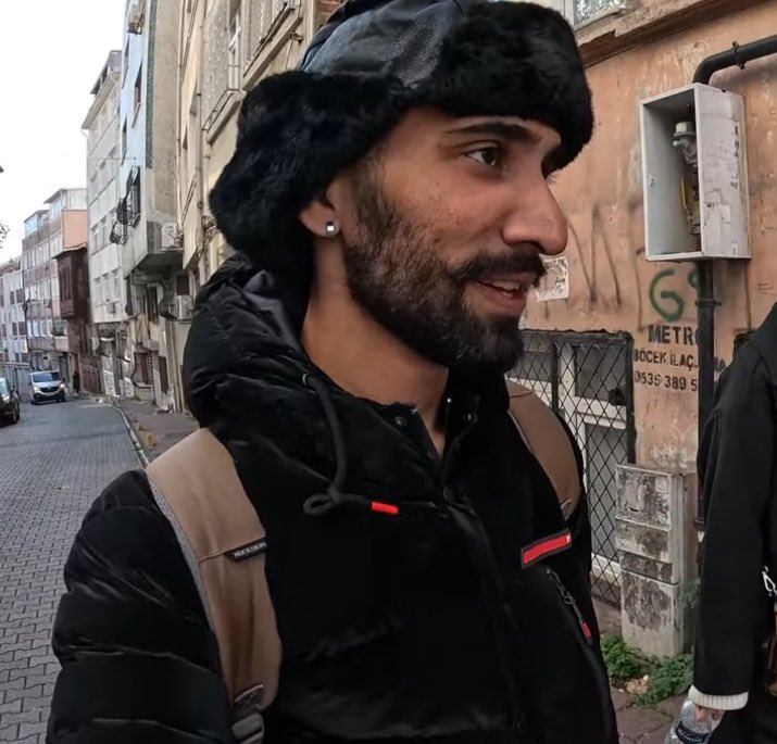 ocmvakfi's tweet photo. (YAYALIM, TAKİPTE OLAN ÇIKSIN)

Bir Hintli içerik üreticisi Videolarında birinde   Hintçe konuşup takipçilerine "Bu gece bu Türk kızına t*c*vüz etsem mi?" demiş. https://t.co/Bm6lJU8WWl