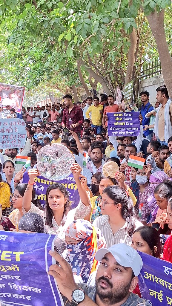 Pallavirajput_1's tweet image. वादा किया
वोट लिया
धोख़ा दिया
बेरोजगार बनाकर
हमें छोड़ दिया
#release_Upprt_Vacancy #RELEASE_UPPRT
@myogiadityanath
@myogioffice 
@thisissanjubjp