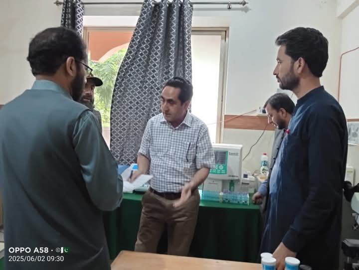 “Director General Health Gilgit-Baltistan, Dr Syed  Sadiq Shah accompanied by the Director Health Services Gilgit Region Dr Abdul Salaam, conducted an official visit to ACD Pari Bangla and  cavil hospital juglot  #GovernmentIniti