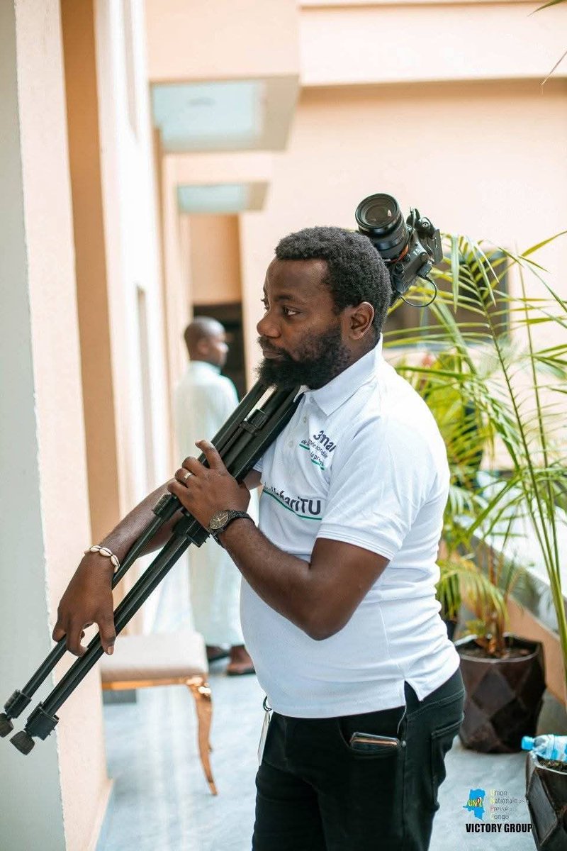 #RDC 🇨🇩 : Enlevé dimanche 25 mai, le confrère Jérémie Wakahasha est détenu par les rebelles du M23 à Goma

Enlevé le dimanche 25 mai, le journaliste Jérémie Wakahasha est actuellement détenu par les rebelles du M23 à Goma. Une vidéo que j'ai visualisé le montre vivant.

Dans ce