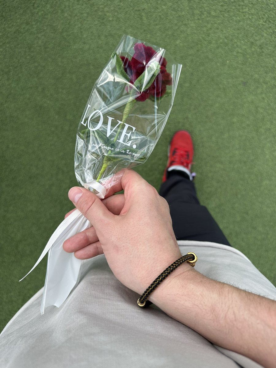 This kid gave me a flower in Tianjin today 🥰 so sweet!