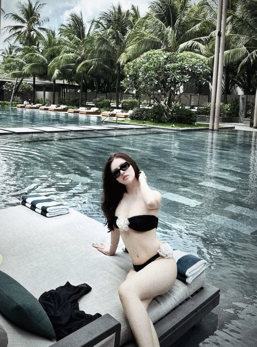 MyElly97's tweet photo. 𝑯𝒐̣ 𝒏𝒐́𝒊 𝒆𝒎 𝒍𝒂̀ đ𝒐̂̀ đ𝒆̂̉𝒖 ,
𝑽𝒊̀ 𝒈𝒂̣̆𝒑 𝒆𝒎 𝒉𝒐̣ đ𝒆̂̀𝒖 đ𝒐̂̉ 😝
#follow #sea #inbox https://t.co/H7bQ3j0lX7