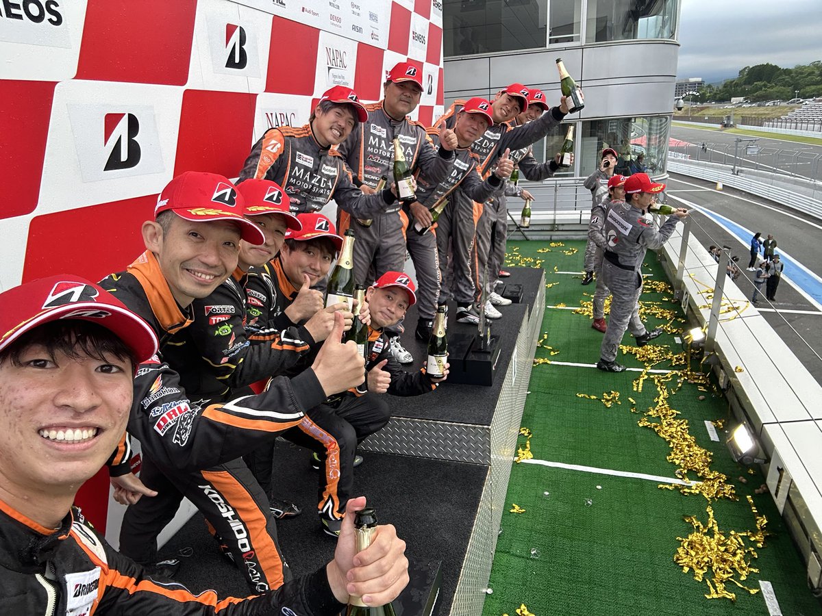 Kento_Omi's tweet photo. S耐 富士24時間

2位🥈
最高の環境で、みんなと一緒に戦えてよかった！
24時間ずっと楽しかった。

#ロトスタ
#S耐富士24h https://t.co/jPVDXheLbe