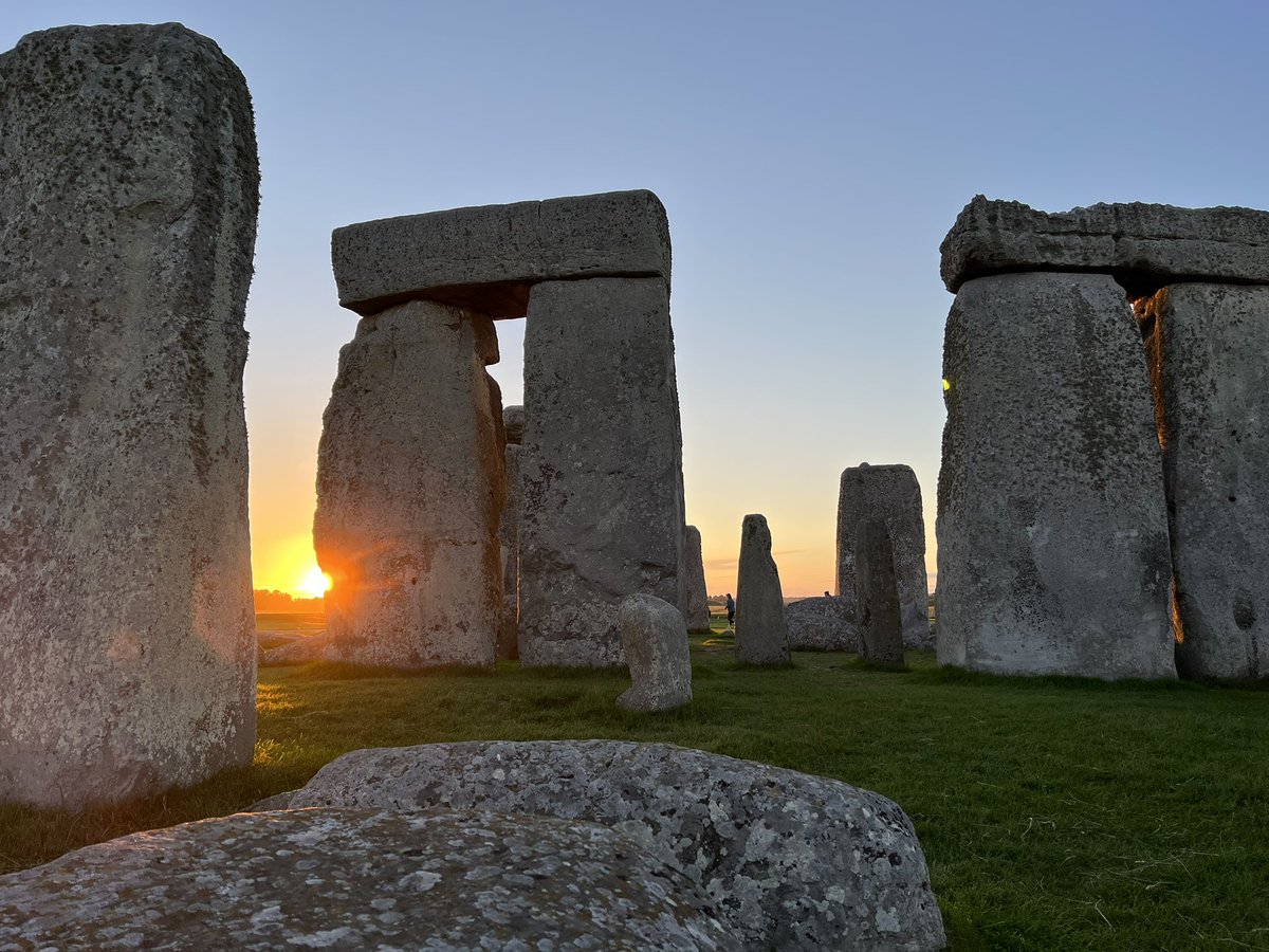 Sunrise at Stonehenge today (2nd June) was at 4.54am, sunset is at 9.15pm ☀️