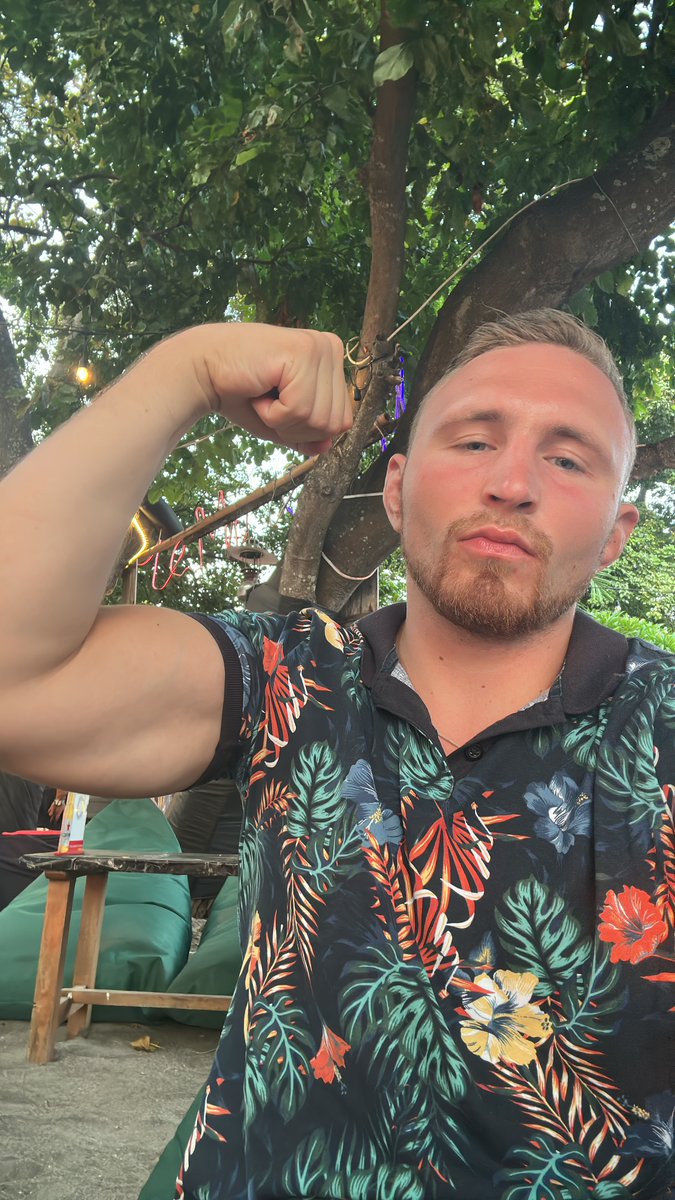 याद दिला दूँ कि आज सोमवार है और हर कैशस्लेव को झुककर मेरी सही से सेवा करनी है।
इसका मतलब क्या है?
मेरे डीएम में आओ, “हाय सर” बोलो और थोड़ा मज़ा करें 😏💰
चिंता मत करो, मैं तुम्हारा सारा पैसा नहीं लूंगा, बस उतना ही लूंगा जिससे मैं संतुष्ट हो जाऊँ। (देखते हैं वो कितना है)