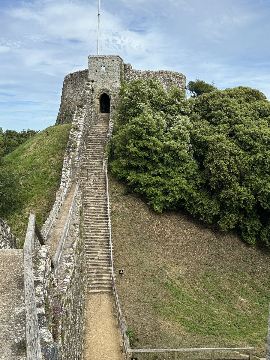 Today you get more @EHCarisbrooke for #MedievalMonday. 
The surviving motte &amp; bailey was probably built in the early C12th when the Isle of Wight was under the lordship of Baldwin de Redvers.