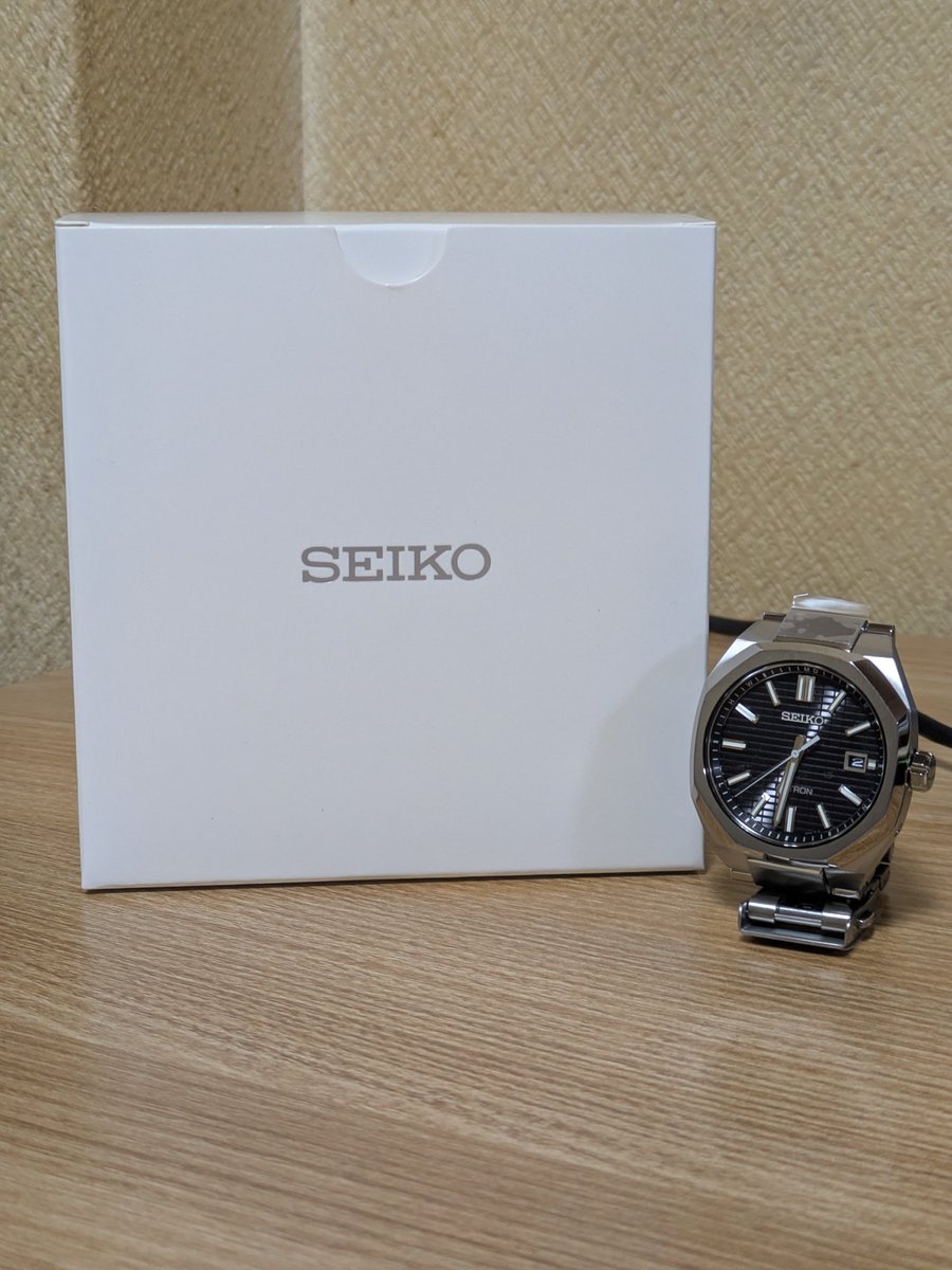定価16万5000円が楽天で13万2000円になっててさらに5%割引からの12回分割払い！(｀・ω・)

わたしには充分以上の高級品でござんす(´・ω・`)

#腕時計 #セイコー #アストロン
