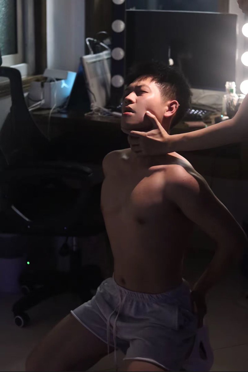 jasperchiuuu's tweet photo. 1m就是精神上的享受 是一种征服却又期望被控制的状态 https://t.co/K1YFH07IaZ