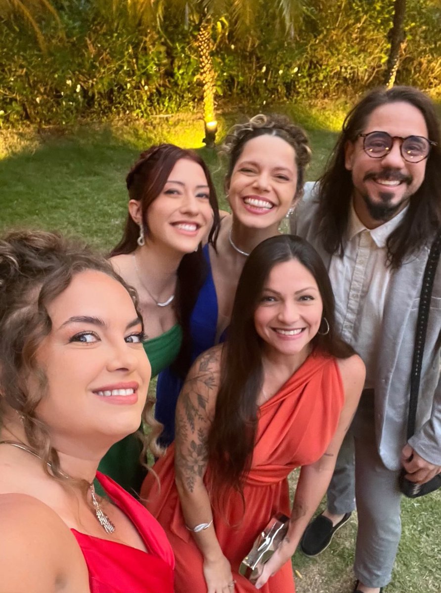 ProjetoLua's tweet image. Lua no casamento do (tibioficiall).
Via Instagram stories! 📲