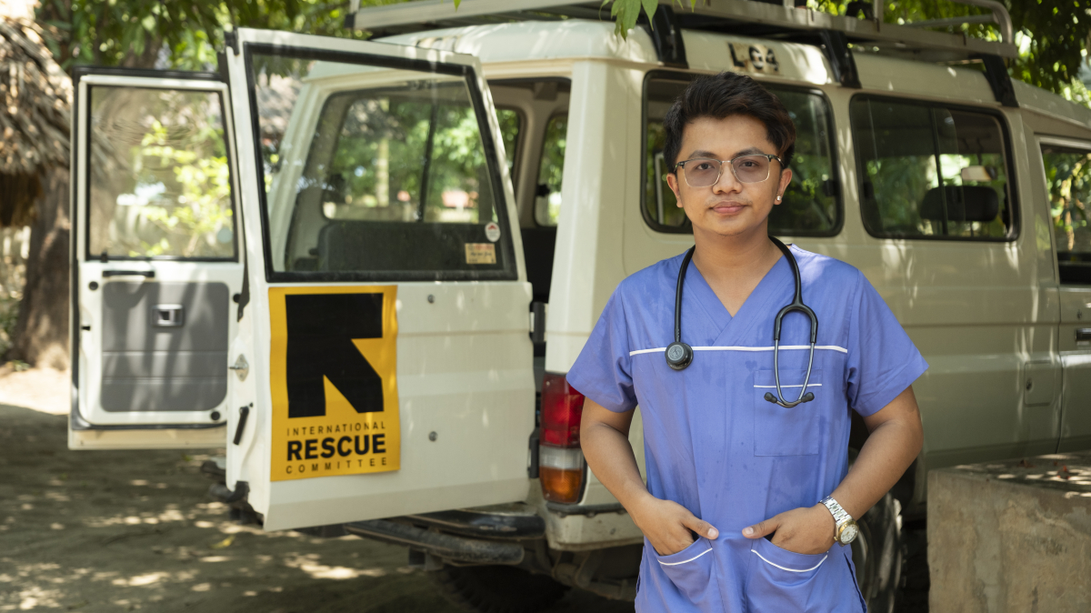 decappeal's tweet image. Dr Thura Nyi Nyi has been working at a mobile health clinic set up by DEC charity @RESCUEorg
The clinic staff also includes nurses and a mental health and psychosocial support specialist.
Donations will allow DEC member charities to help more people in Myanmar who are still…