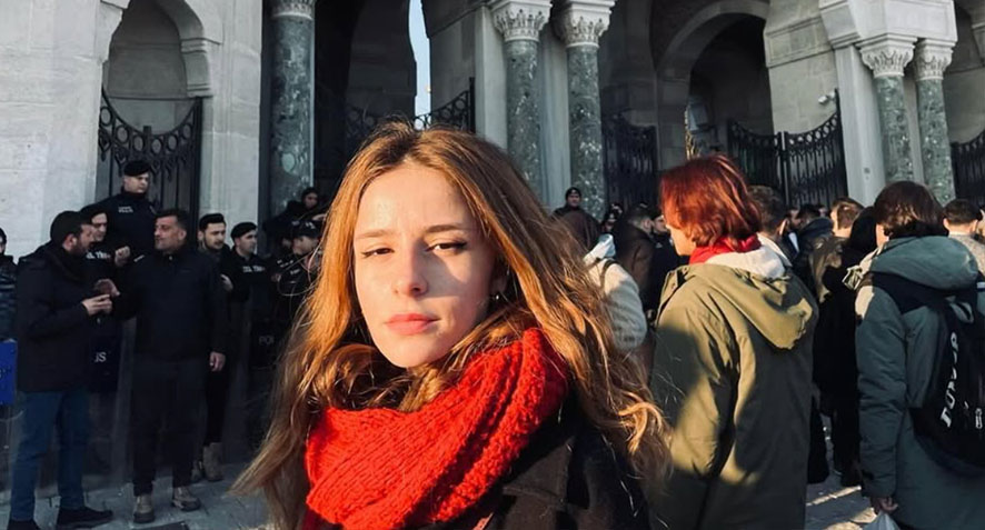 Saldırıya uğrayan yönetmen Ecre Begüm Bayrak:
“Sansürü eleştirmek bir sanatçının hakkıdır”

Saldırıya uğrayan yönetmen Ecre Begüm Bayrak “Grup Yorum’un uğradığı sansürü eleştirmek bir sanatçının en doğal tepkisi ve hakkıdır" dedi.

kizilbayrak84.net/ana-sayfa/habe…
