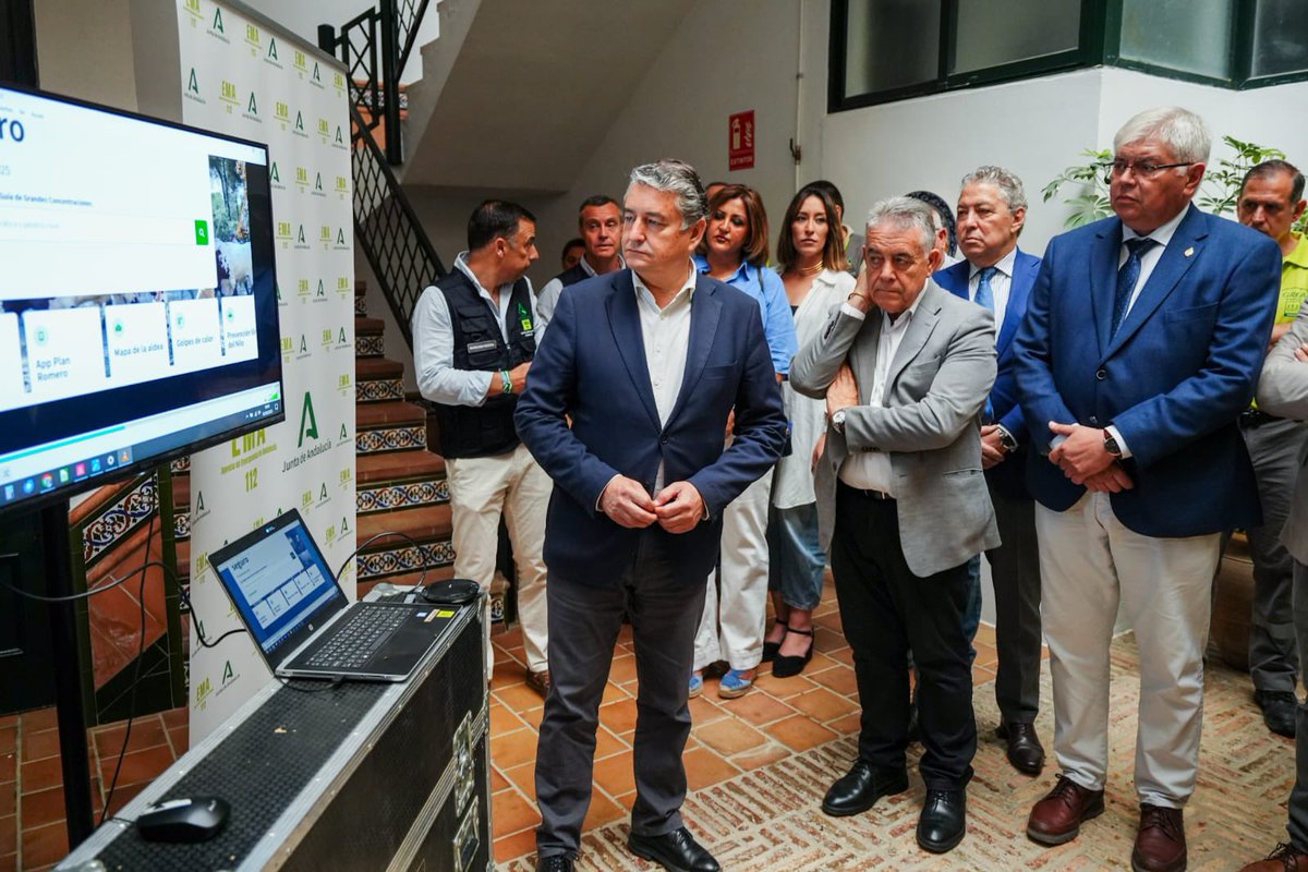 antoniosanz's tweet image. Activamos el #PlanRomero2025 desde la aldea de #ElRocío.

El mayor operativo europeo de emergencias con novedades: plataforma web de emergencias, REJA, nido de drones, cámaras térmicas... Todo para para proteger a los romeros.

Gracias a los +7.000 efectivos que lo hacen posible.