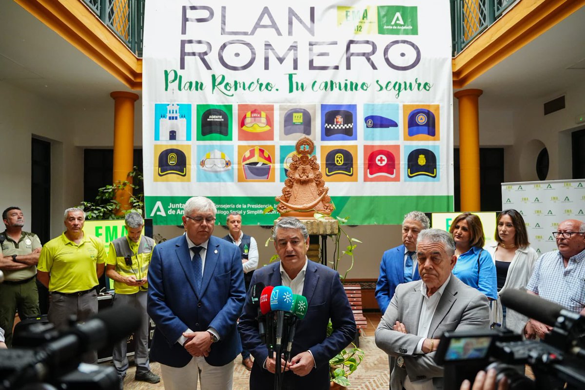 antoniosanz's tweet image. Activamos el #PlanRomero2025 desde la aldea de #ElRocío.

El mayor operativo europeo de emergencias con novedades: plataforma web de emergencias, REJA, nido de drones, cámaras térmicas... Todo para para proteger a los romeros.

Gracias a los +7.000 efectivos que lo hacen posible.