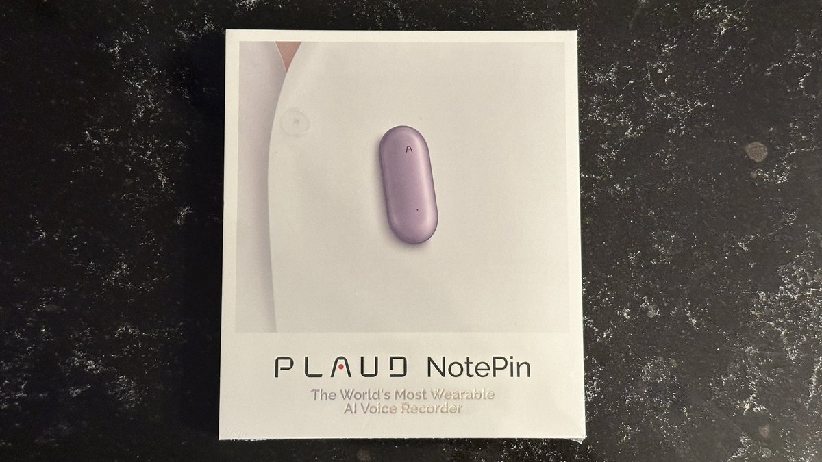 ついに…！

前々から気になってたPLAUD NotePinを
ゲットしました😳✨

ガジェット系では珍しいパープル。このNotePinをつけておけば、いつでも音声を文字起こし→AIで要約ができるので、今後使うのが楽しみ👀♡