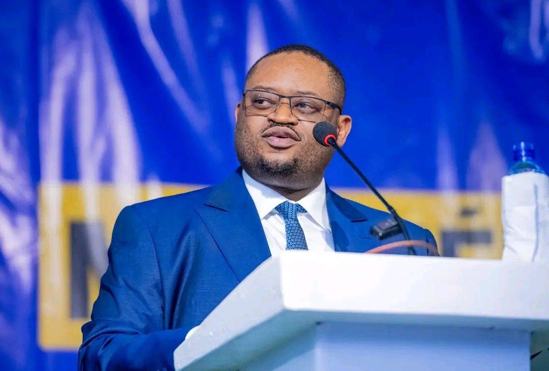 patrice padibualu (@patricepad49523) on Twitter photo L'Excellence Doudou Fwamba <a href="/LikundeR/">Doudou R. FWAMBA LIKUNDE</a> souhaite bonne chance à tous les finalistes de la République, visés Grand chers enfants pour être aussi très grands demain dans l'histoire de notre pays.
Tout dépend seulement de vous-même pour y arriver mes chers enfants finalistes. L'Excellence Doudou Fwamba <a href="/LikundeR/">Doudou R. FWAMBA LIKUNDE</a> souhaite bonne chance à tous les finalistes de la République, visés Grand chers enfants pour être aussi très grands demain dans l'histoire de notre pays.
Tout dépend seulement de vous-même pour y arriver mes chers enfants finalistes.