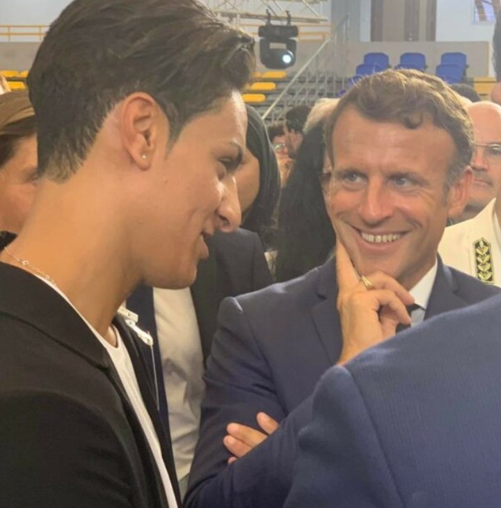 One_same_love (@one_same_love) on Twitter photo <a href="/f_philippot/">Florian Philippot</a> Je comprends bien mieux pourquoi Emmanuel la dévisageait !
il l’envisageait ! <a href="/f_philippot/">Florian Philippot</a> Je comprends bien mieux pourquoi Emmanuel la dévisageait !
il l’envisageait !