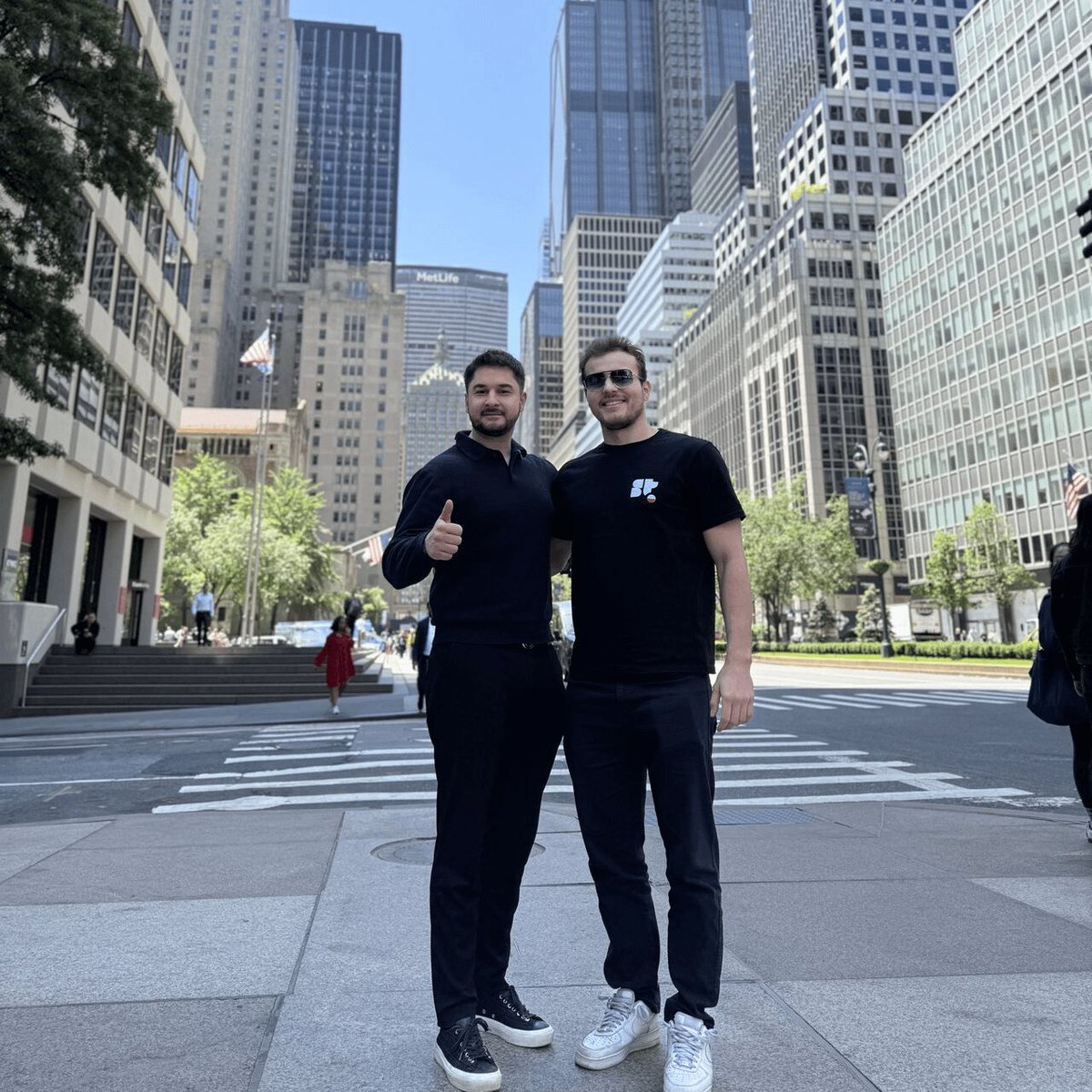 Degen House (🗝️,🏛️) (@degenhouse_) on Twitter photo Crypto grew up in NYC last week.
One of our co-founders, <a href="/mihal_wojtas/">Wojtas 🇵🇱</a>, just got back from <a href="/SolanaConf/">Solana Breakpoint 🇦🇪 Abu Dhabi Dec 11-13</a>, and we wanted to share a few key takeaways from <a href="/solana/">Solana</a> Accelerate 2025:
• Solana is preparing to launch Alpenglow, a new consensus protocol replacing PoH and Tower BFT. It Crypto grew up in NYC last week.
One of our co-founders, <a href="/mihal_wojtas/">Wojtas 🇵🇱</a>, just got back from <a href="/SolanaConf/">Solana Breakpoint 🇦🇪 Abu Dhabi Dec 11-13</a>, and we wanted to share a few key takeaways from <a href="/solana/">Solana</a> Accelerate 2025:
• Solana is preparing to launch Alpenglow, a new consensus protocol replacing PoH and Tower BFT. It