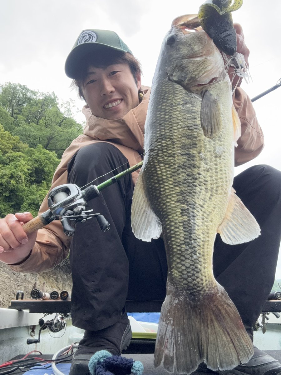daichi10TKW's tweet photo. 津久井湖10日間釣行の嬉しかった魚
使ったことのないルアーで釣る嬉しい🐟

#津久井観光 #津久井湖  #バス釣り
#永島大稚
#竹本匠吾
#とこやももじろう https://t.co/gLRJweObT0