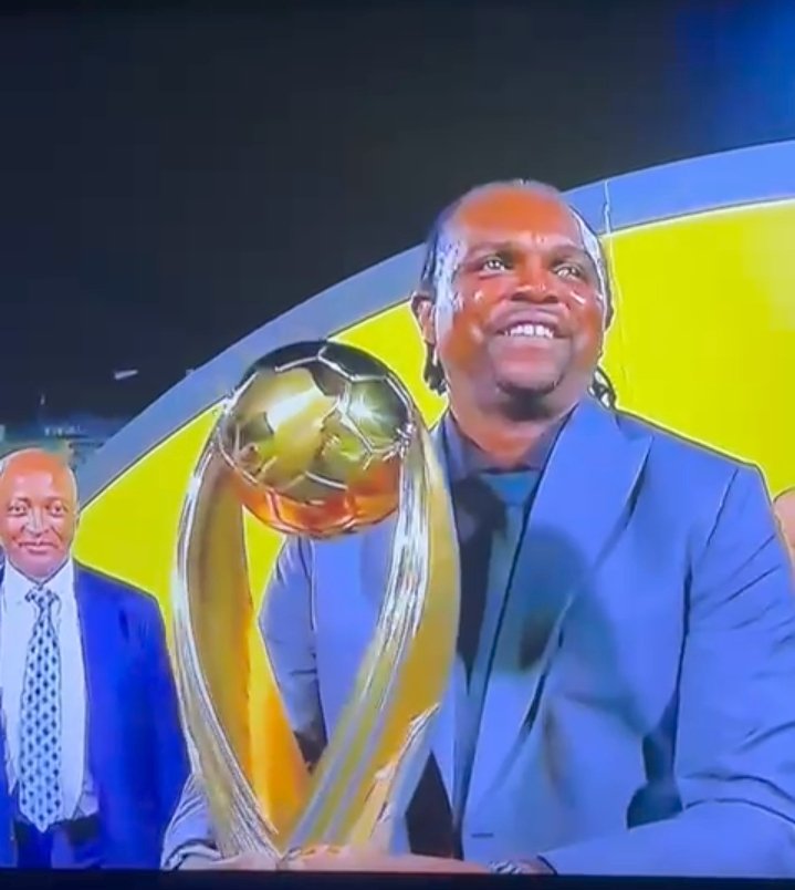 KANU'S CROWNING MOMENT: ENYIMBA BOSS HONOURED AS PYRAMIDS CLAIM HISTORIC CAF CHAMPIONS LEAGUE TRIUMPH* 

From hero to helmsman, from legend to leader — Kanu’s leg

#CAFChampionsLeague
#KingKanu
#EnyimbaFC